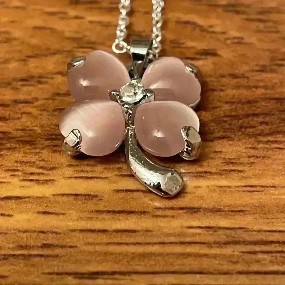 Vintage Rose Quartz Cats Eye Four Leaf Clover Pendant and Necklace - Picture 6 of 10